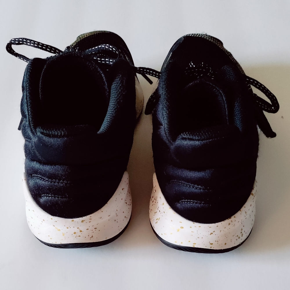Adidas black & gold metallic deep threat child basketball shoes.  Great conditio - Picture 3 of 6